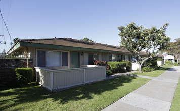 Villa Palms Apartments in Anaheim, CA - Building Photo - Building Photo