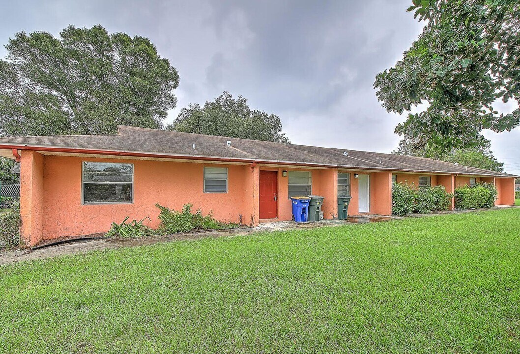 1107 Ave G in Fort Pierce, FL - Building Photo