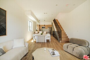 1343 S Ogden Dr in Los Angeles, CA - Building Photo