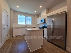 16063 NW Pristine Ln in Portland, OR - Foto de edificio - Building Photo