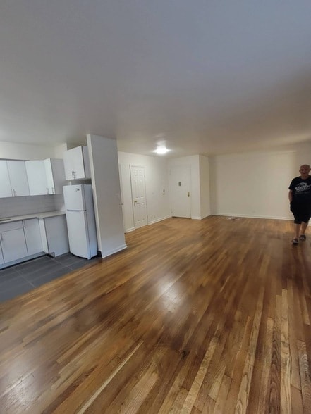 43-20 48th St, Unit 3221 in Queens, NY - Building Photo - Building Photo