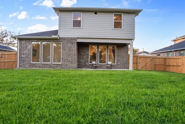 419 Magnolia Ln in Richwood, TX - Building Photo - Building Photo