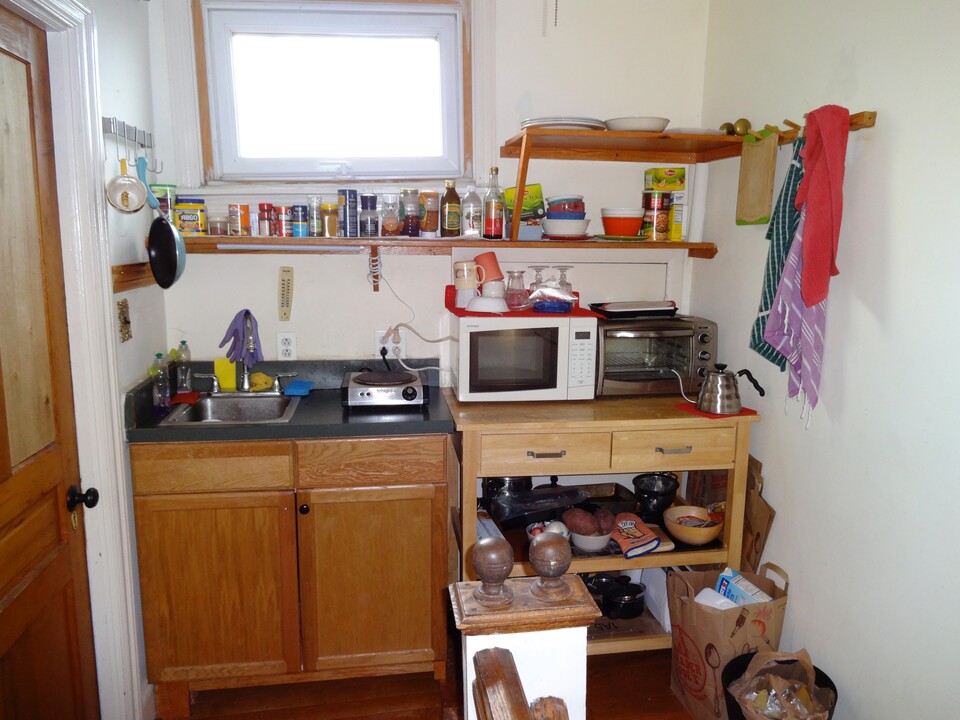 18 Elliott Ave, Unit #5 in Bryn Mawr, PA - Building Photo