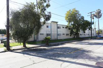 3018 W 67th St in Los Angeles, CA - Building Photo - Building Photo