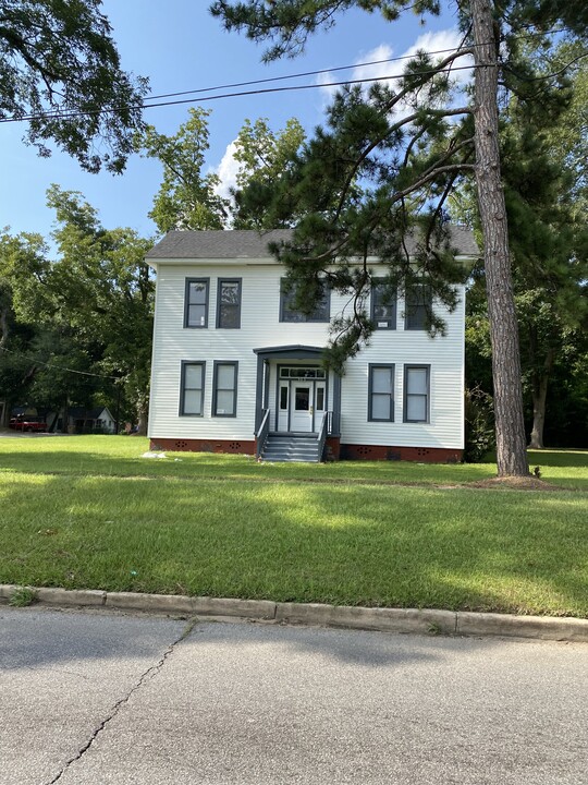 903 1st Ave, Unit B in Selma, AL - Building Photo