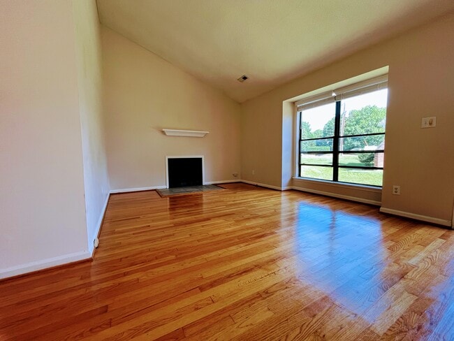 6828 Ray Rd, Unit Suite A in Raleigh, NC - Foto de edificio - Building Photo