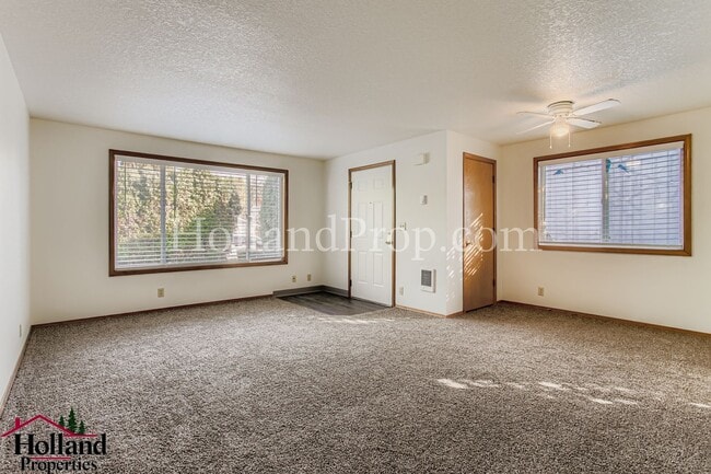 2253 Sunset Dr in Forest Grove, OR - Building Photo - Building Photo