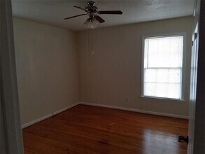 1401 W Lovers Ln in Arlington, TX - Building Photo - Building Photo