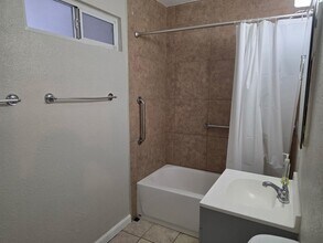 1320 W Sahuaro Dr in Phoenix, AZ - Building Photo - Building Photo