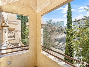 3985 Nobel Dr in San Diego, CA - Building Photo - Building Photo