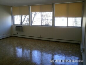 1455 Commonwealth Ave, Unit 309 in Boston, MA - Building Photo - Building Photo