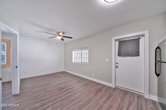 6 E Linda Ln in Gilbert, AZ - Foto de edificio - Building Photo