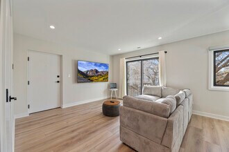 7109 N Western Ave in Chicago, IL - Building Photo - Building Photo