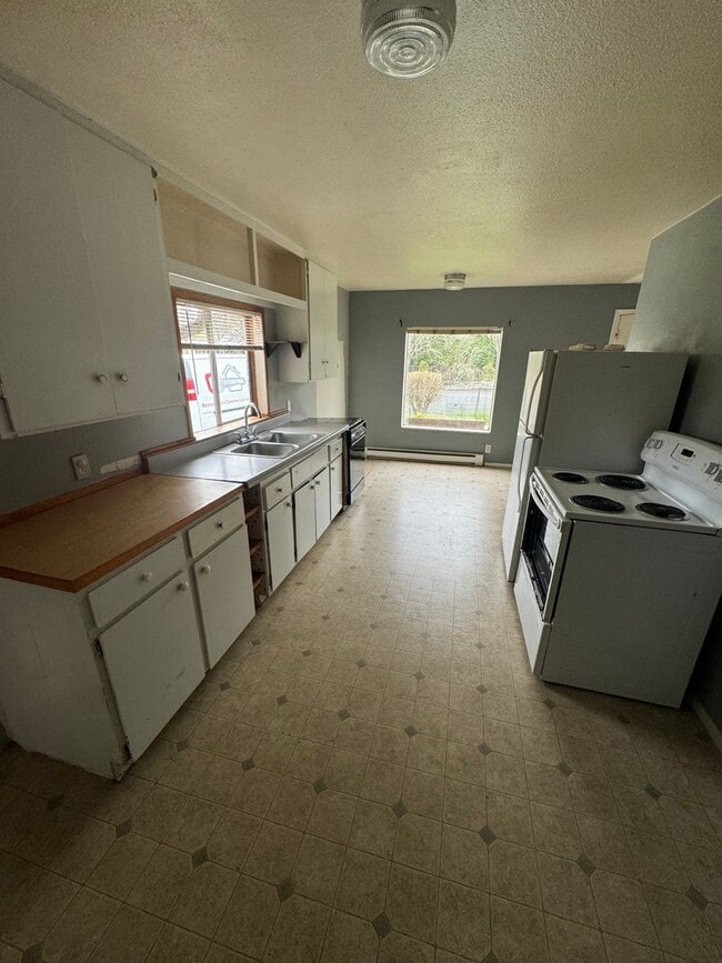 216 N 12th St in Springfield, OR - Building Photo - Building Photo