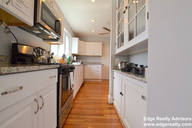 59 South Crescent Circuit, Unit 2 in Boston, MA - Foto de edificio - Building Photo
