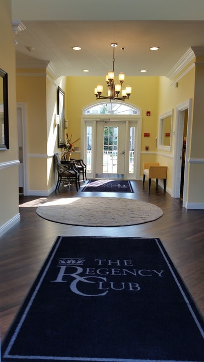 The Regency Club in Middletown, NY - Building Photo
