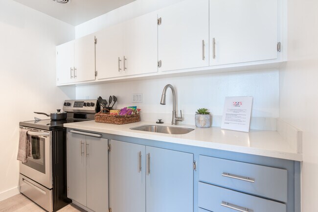 225 Clifton in Oakland, CA - Building Photo - Interior Photo