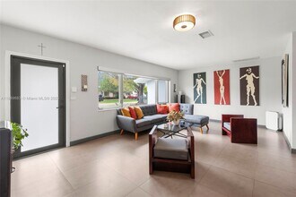 425 NE 114th St in Miami, FL - Building Photo - Building Photo