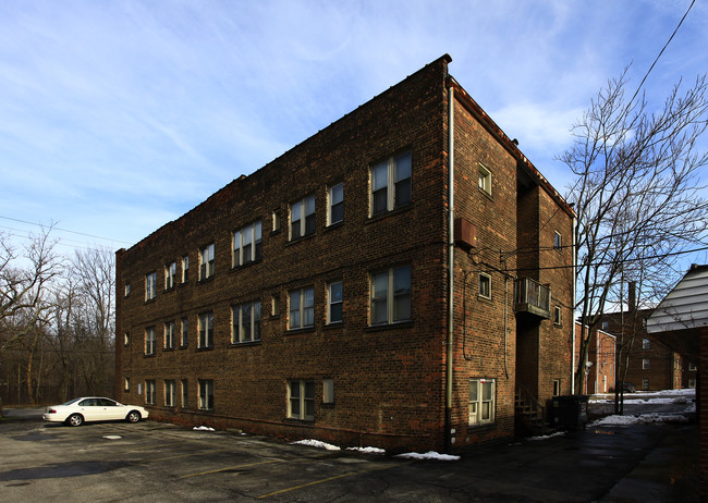 2660 Mayfield Rd in Cleveland, OH - Building Photo - Building Photo