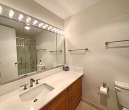 360 E Randolph St, Unit 3402 in Chicago, IL - Building Photo - Building Photo