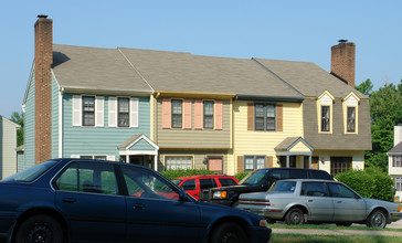 4413 Brockton Dr in Raleigh, NC - Foto de edificio - Building Photo