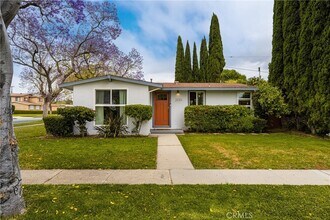 2233 N Spruce St in Santa Ana, CA - Building Photo - Building Photo