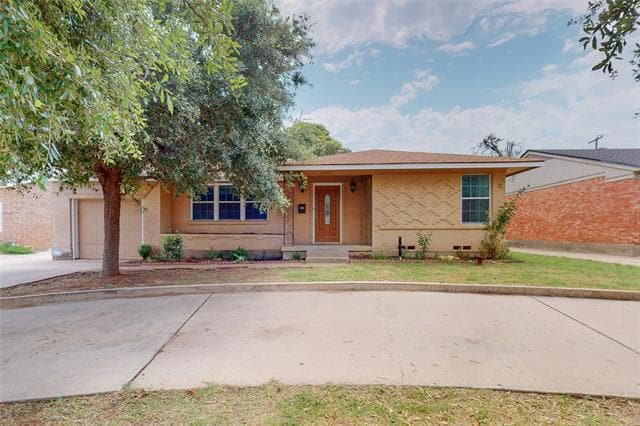 1610 N O'Connor Rd in Irving, TX - Building Photo