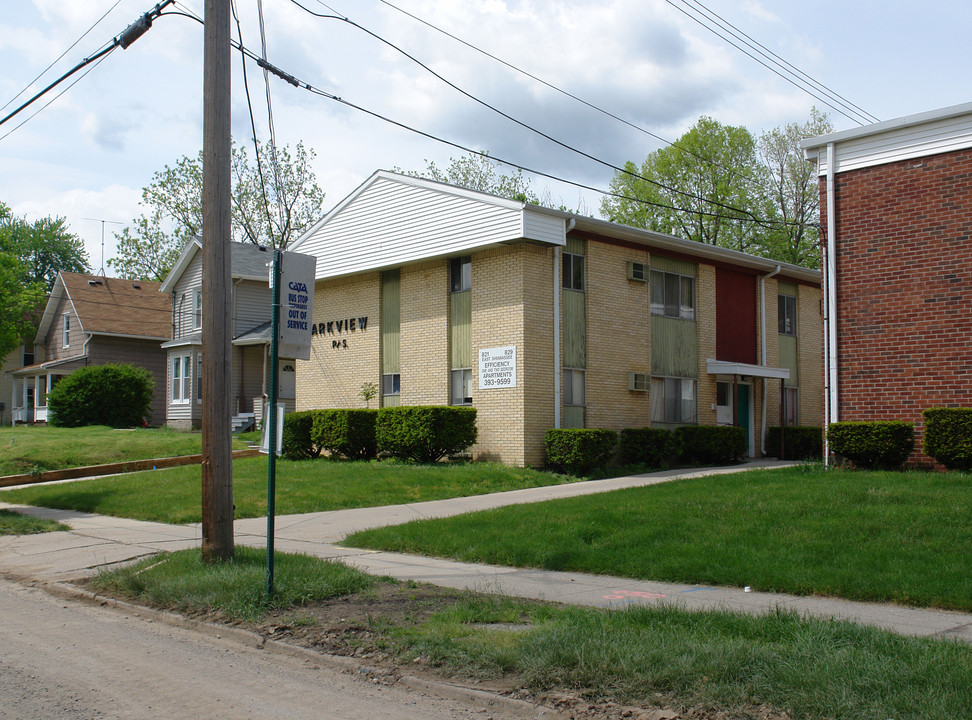 821 E Shiawassee St in Lansing, MI - Building Photo