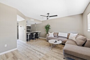 7436 E Chaparral Rd, Unit 205b in Scottsdale, AZ - Building Photo