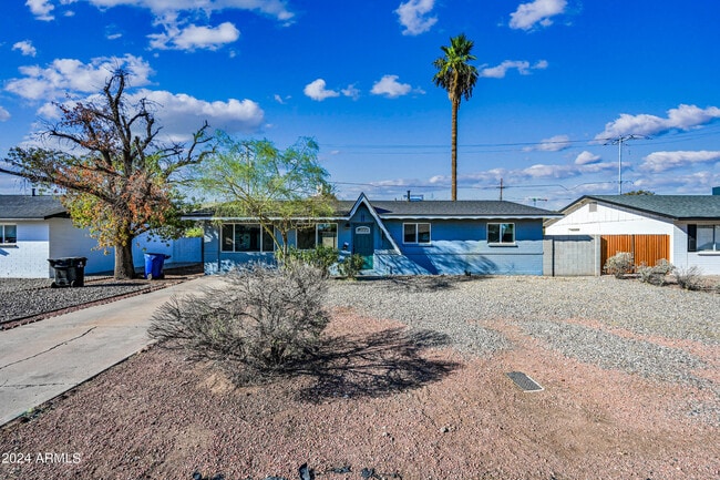 property at 732 E Vista Del Cerro Dr