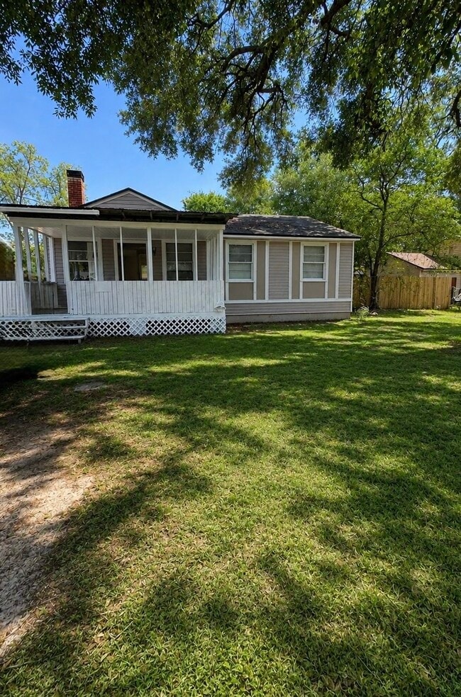 property at 740 Linda Dr N