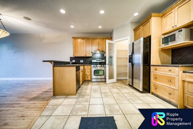 720-756 Ave SW in Calgary, AB - Building Photo - Building Photo