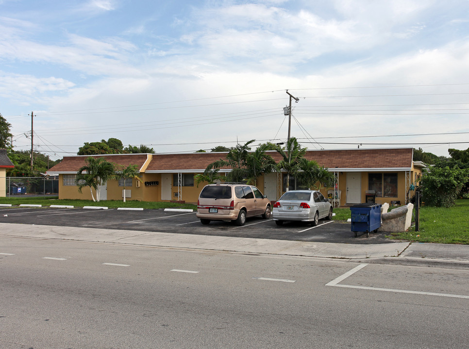 6321 Pembroke Rd in Hollywood, FL - Building Photo