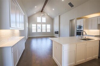 9592 Summit Hills Dr in Frisco, TX - Building Photo - Building Photo