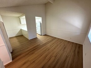 6 Dakota Dr in Ventura, CA - Building Photo - Building Photo