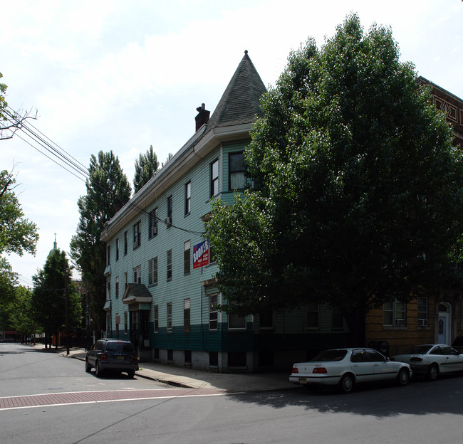 244 Van Buren St in Newark, NJ - Foto de edificio - Building Photo