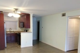 21500 Burbank Blvd, Unit 111 in Los Angeles, CA - Building Photo - Building Photo