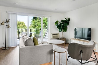 600 Park View Dr in Santa Clara, CA - Building Photo - Building Photo