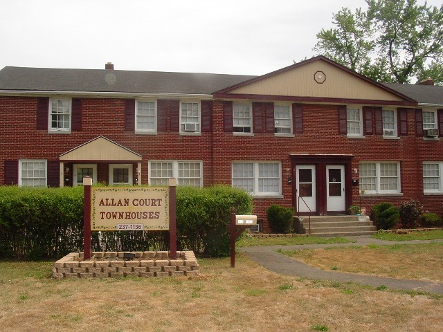 Allan Court Townhomes in Endicott, NY - Building Photo - Building Photo