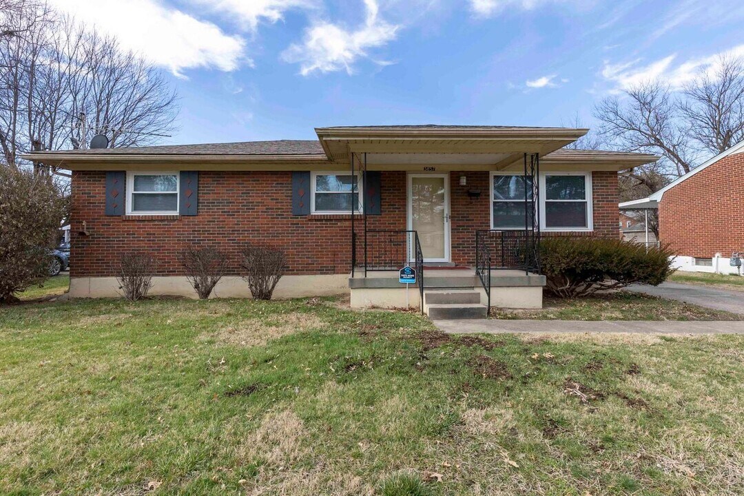 3857 Darlene Dr in Louisville, KY - Building Photo