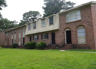 Pine Ridge Apartments in Macon, GA - Building Photo - Building Photo