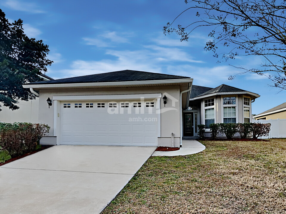 2572 Creekfront Dr in Green Cove Springs, FL - Building Photo