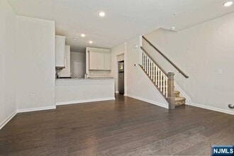 69 Arnold Dr in Wood Ridge, NJ - Building Photo - Building Photo