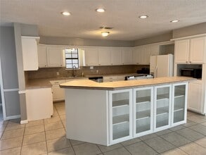 22 Sue Ln in Highlands, TX - Building Photo - Building Photo