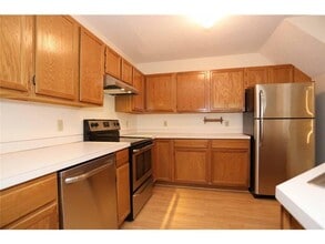 7689 Nicholas Way in Chanhassen, MN - Building Photo - Building Photo