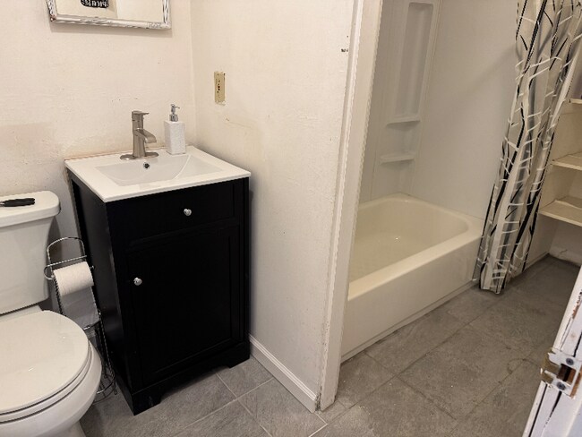 104 Massachusetts Ave in Boxborough, MA - Foto de edificio - Building Photo