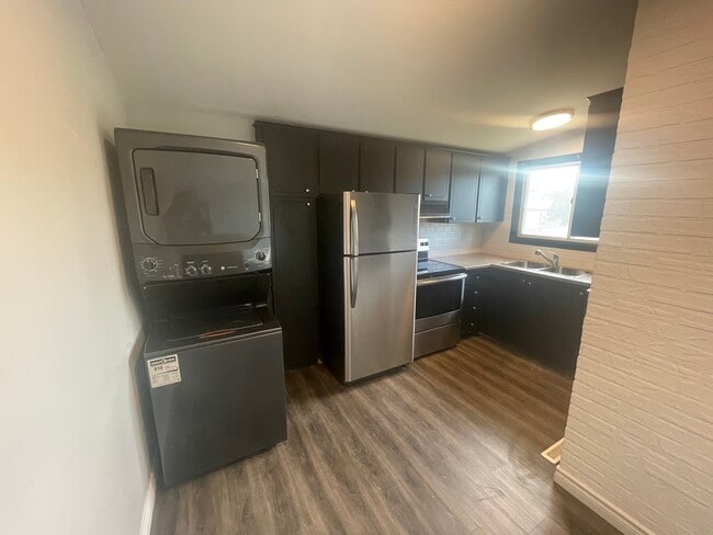 property at 39 Lawfield Dr