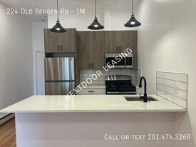 224 Old Bergen Rd in Jersey City, NJ - Building Photo