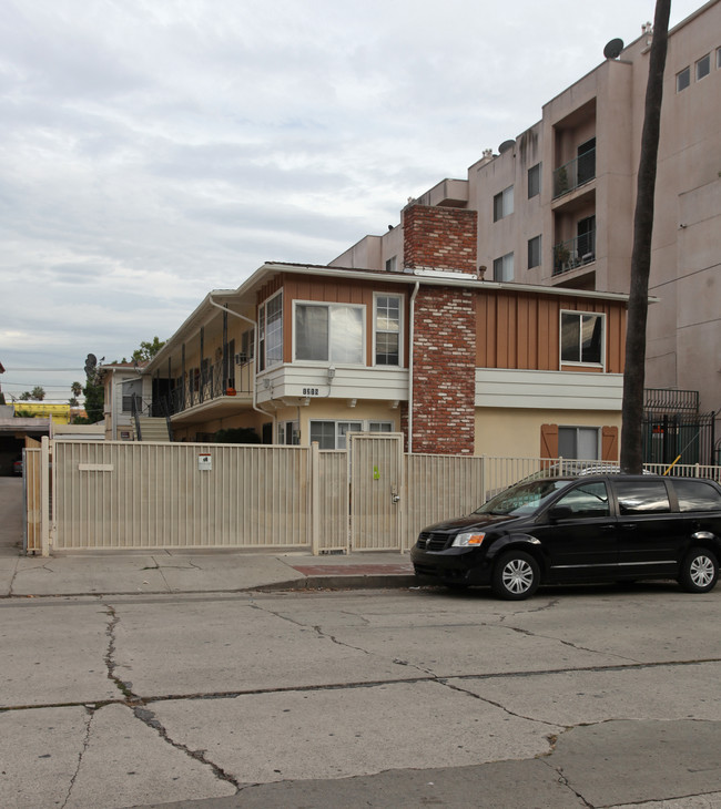 1218 N Mansfield Ave in Los Angeles, CA - Building Photo - Building Photo