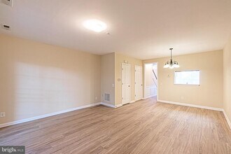 21881 Elkins Terrace in Sterling, VA - Building Photo - Building Photo